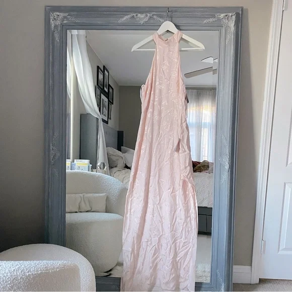 NWT Lulu's Red Carpet Ready Light Blush Pink Maxi Dress Size M - Picture 7 of 8